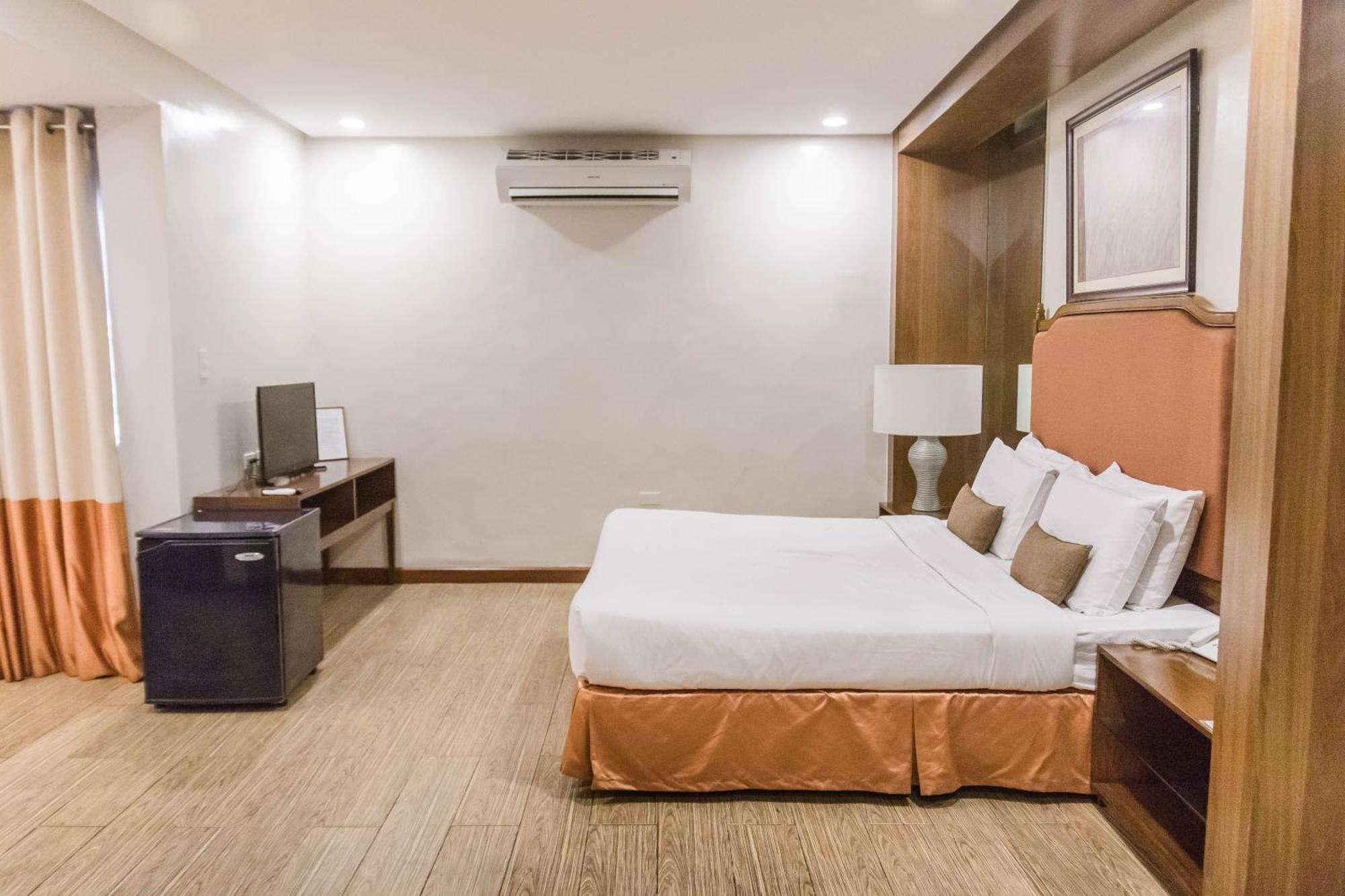 La Fiesta Hotel Iloilo City Dış mekan fotoğraf