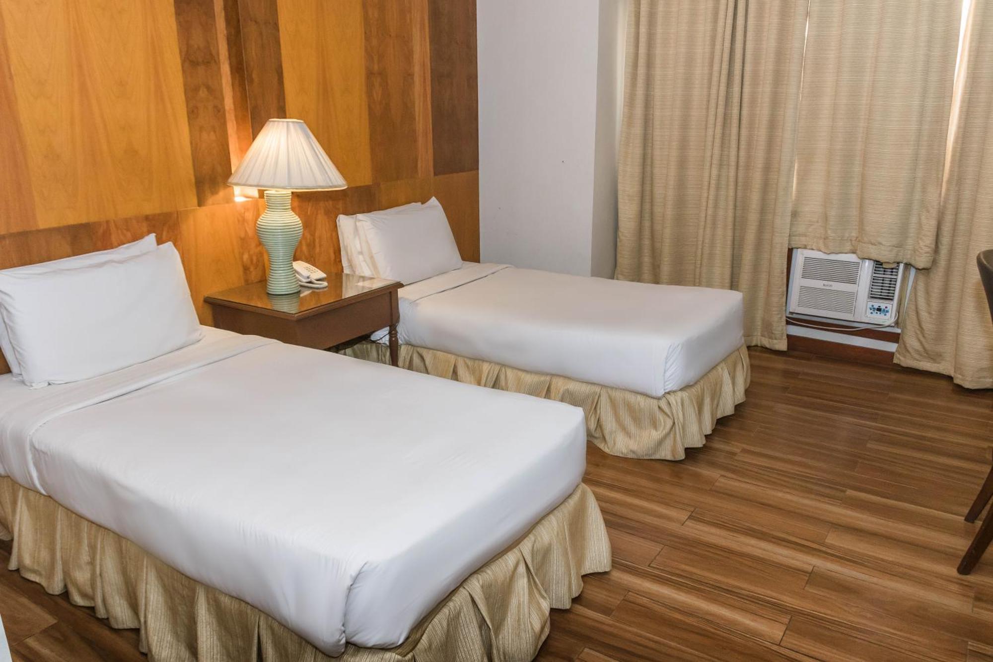 La Fiesta Hotel Iloilo City Dış mekan fotoğraf