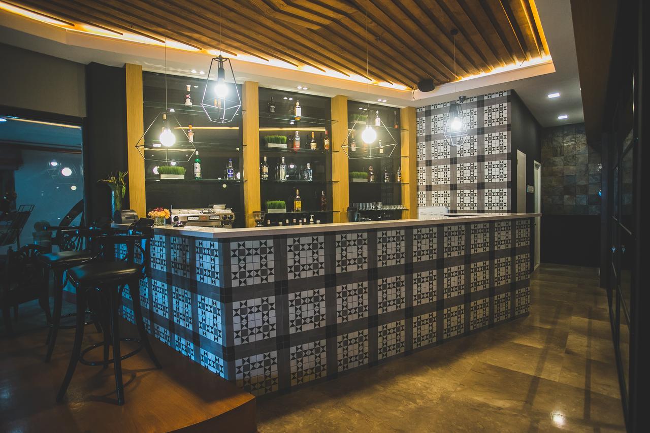 La Fiesta Hotel Iloilo City Dış mekan fotoğraf