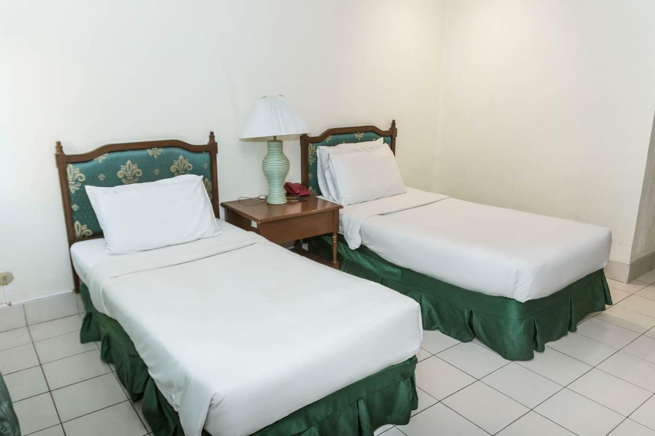 La Fiesta Hotel Iloilo City Dış mekan fotoğraf