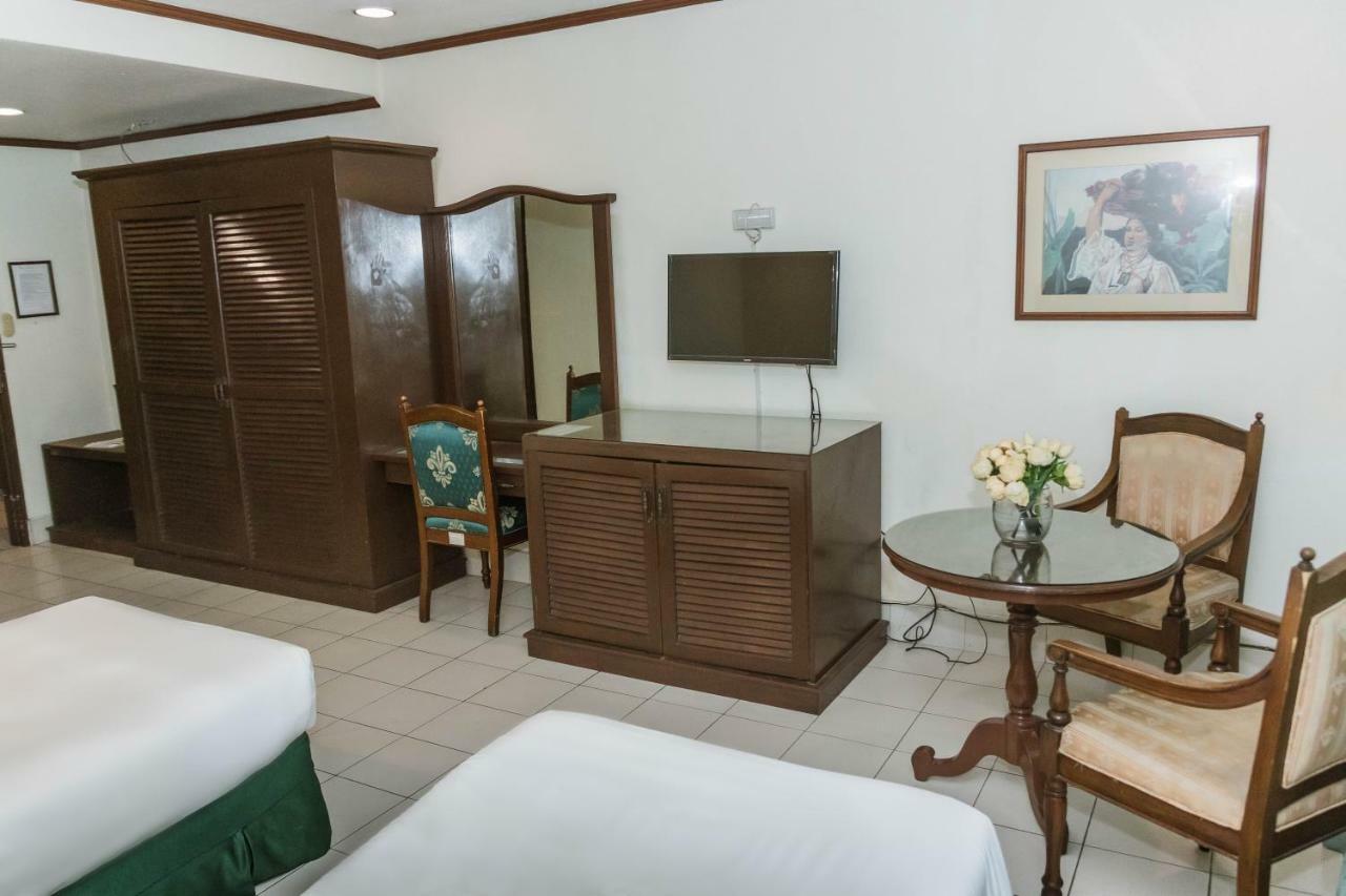 La Fiesta Hotel Iloilo City Dış mekan fotoğraf