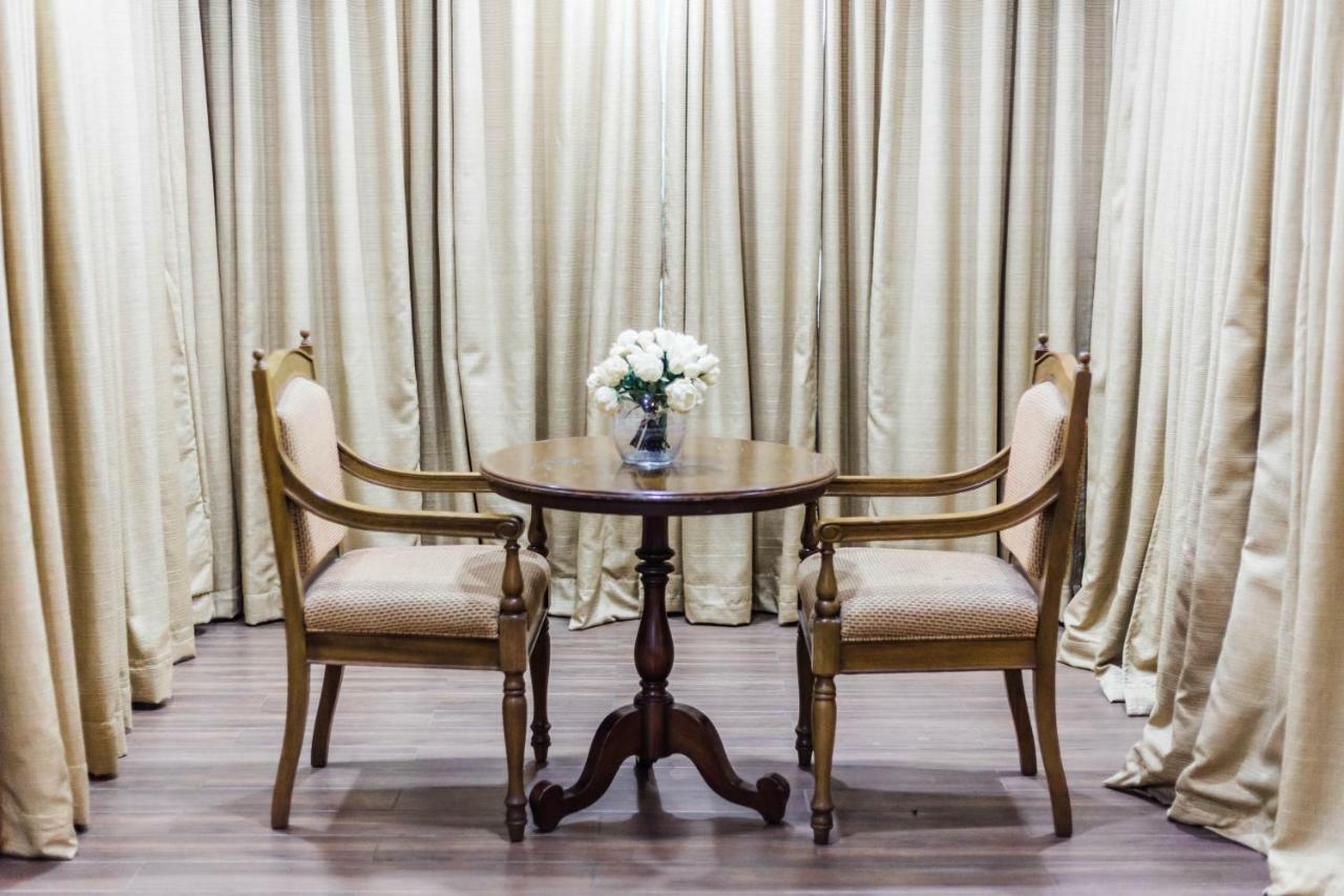 La Fiesta Hotel Iloilo City Dış mekan fotoğraf