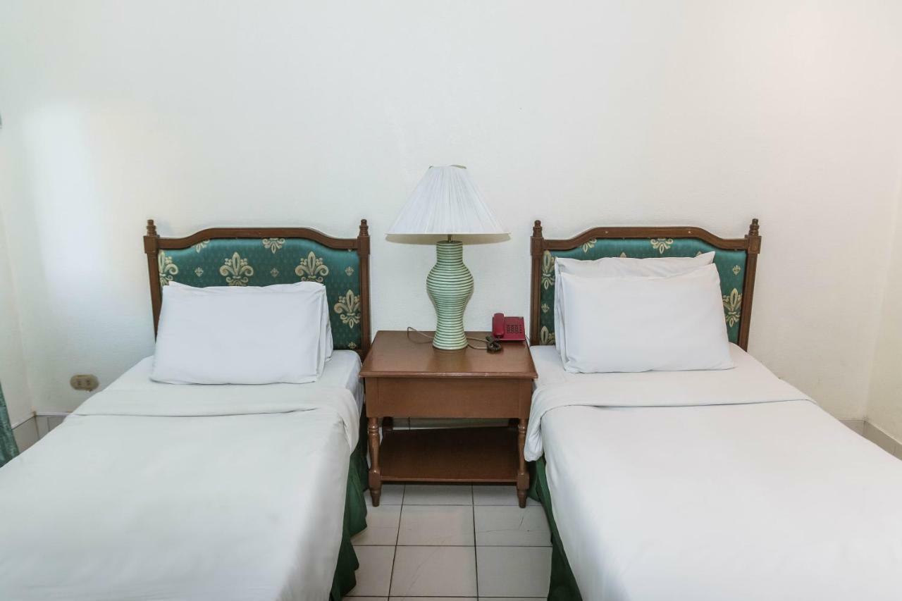 La Fiesta Hotel Iloilo City Dış mekan fotoğraf
