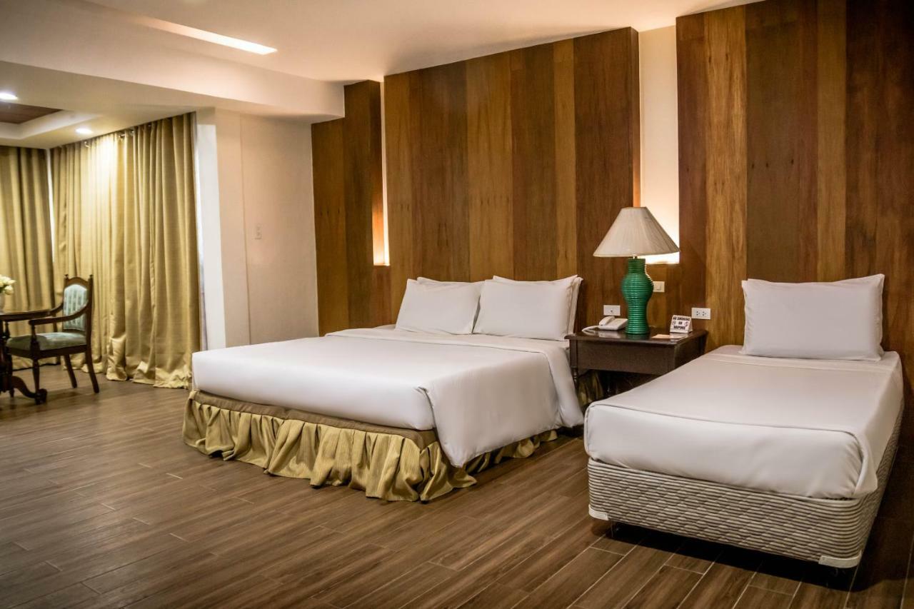 La Fiesta Hotel Iloilo City Dış mekan fotoğraf