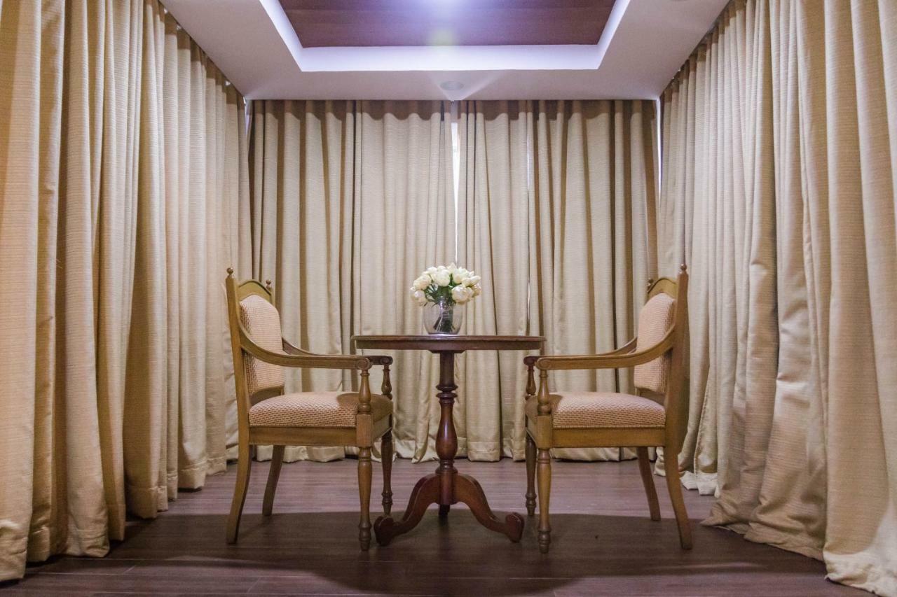 La Fiesta Hotel Iloilo City Dış mekan fotoğraf