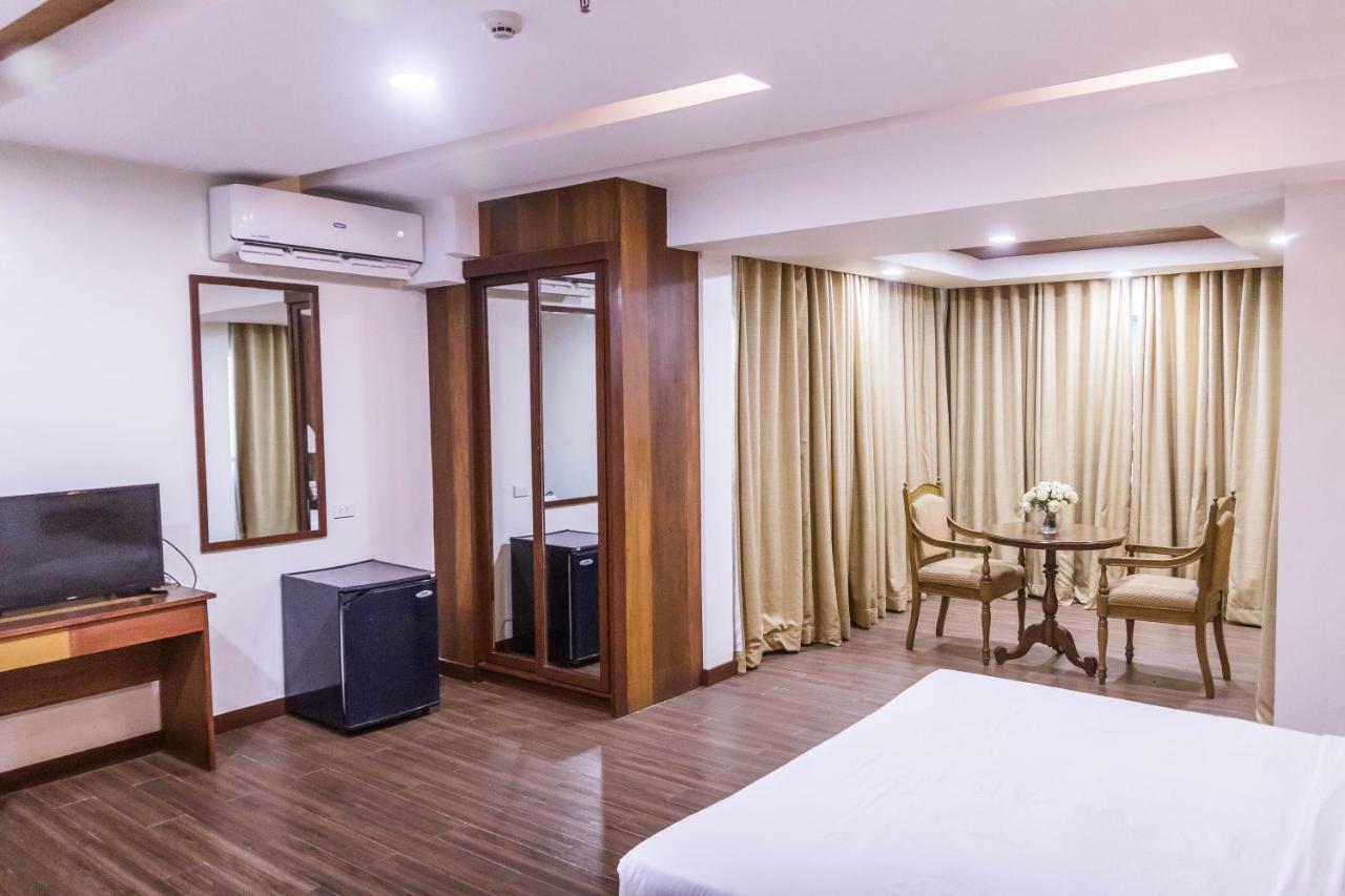 La Fiesta Hotel Iloilo City Dış mekan fotoğraf
