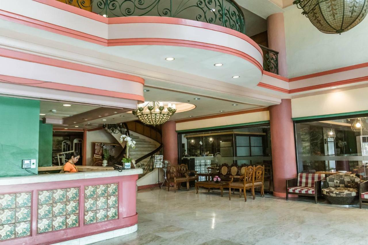 La Fiesta Hotel Iloilo City Dış mekan fotoğraf